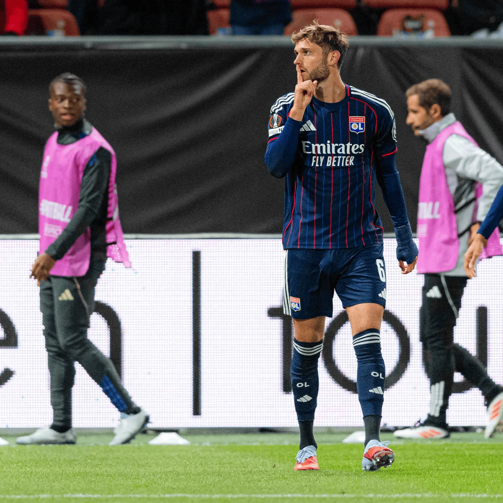 里昂1-0客胜乌德勒支，特斯曼下半场世界波制胜