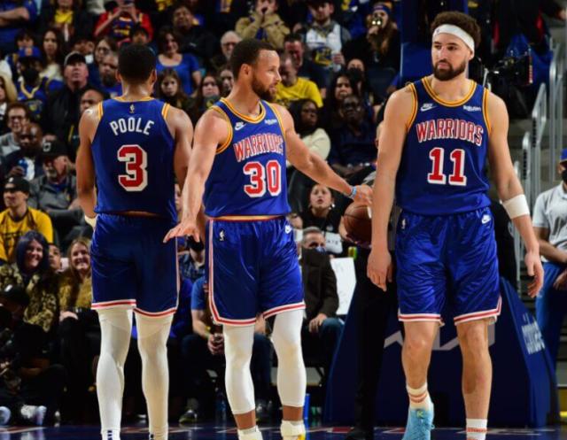 电竞比分网-包夹库里策略成强队坟场 勇士三叉戟展现可怖火力