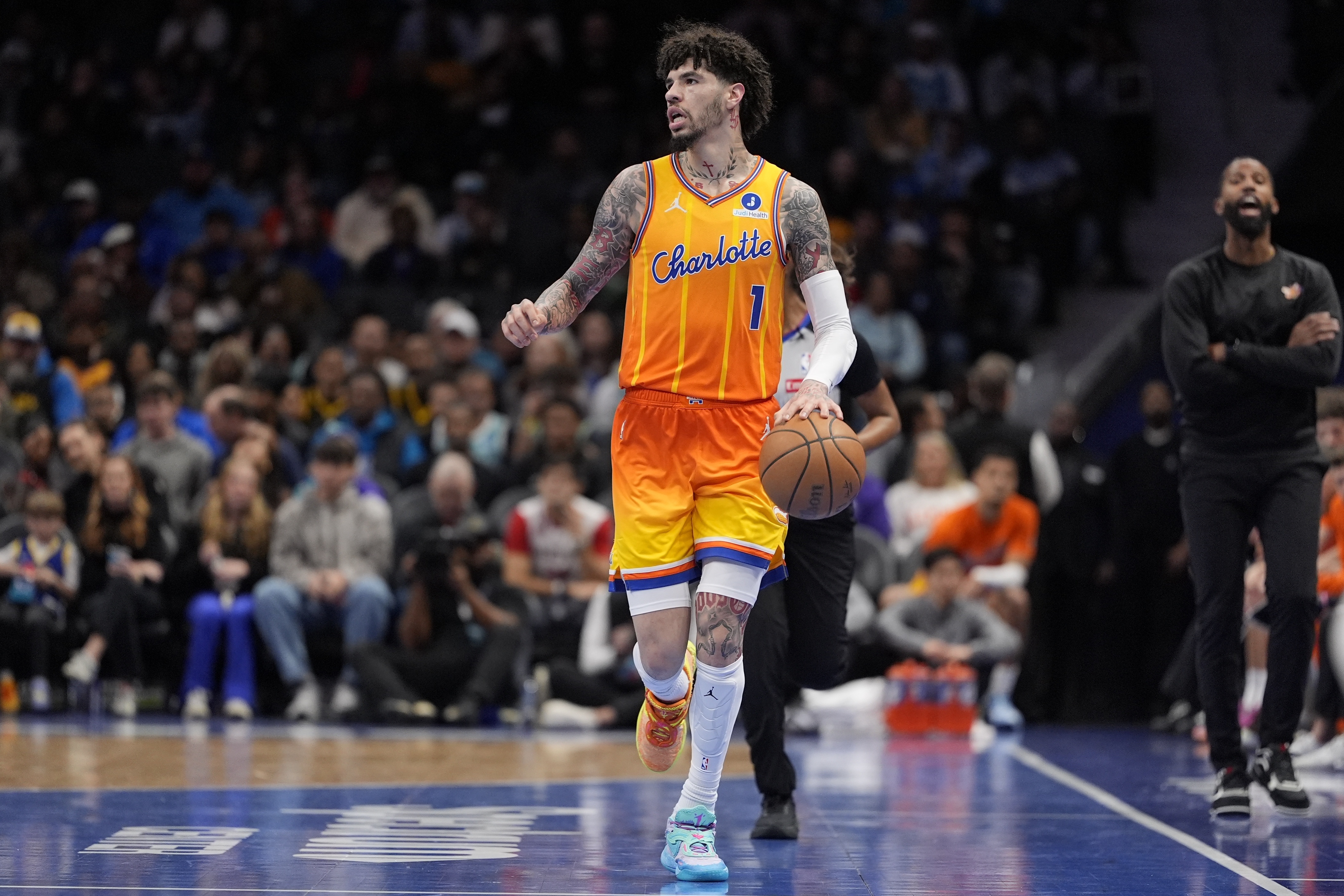 阿里纳斯：黄蜂根本不需要成绩 留着鲍尔让他卖票就行了