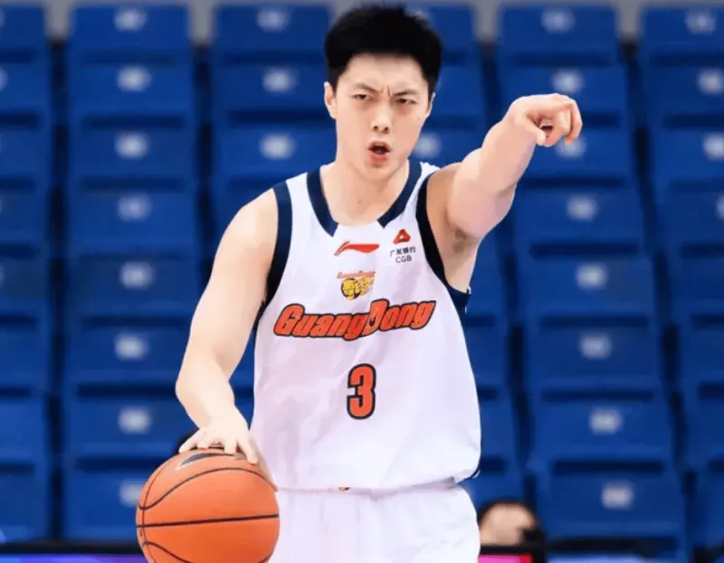 score电竞-胡明轩出战27分钟，投篮3中3、罚球8中6得到13分5助攻